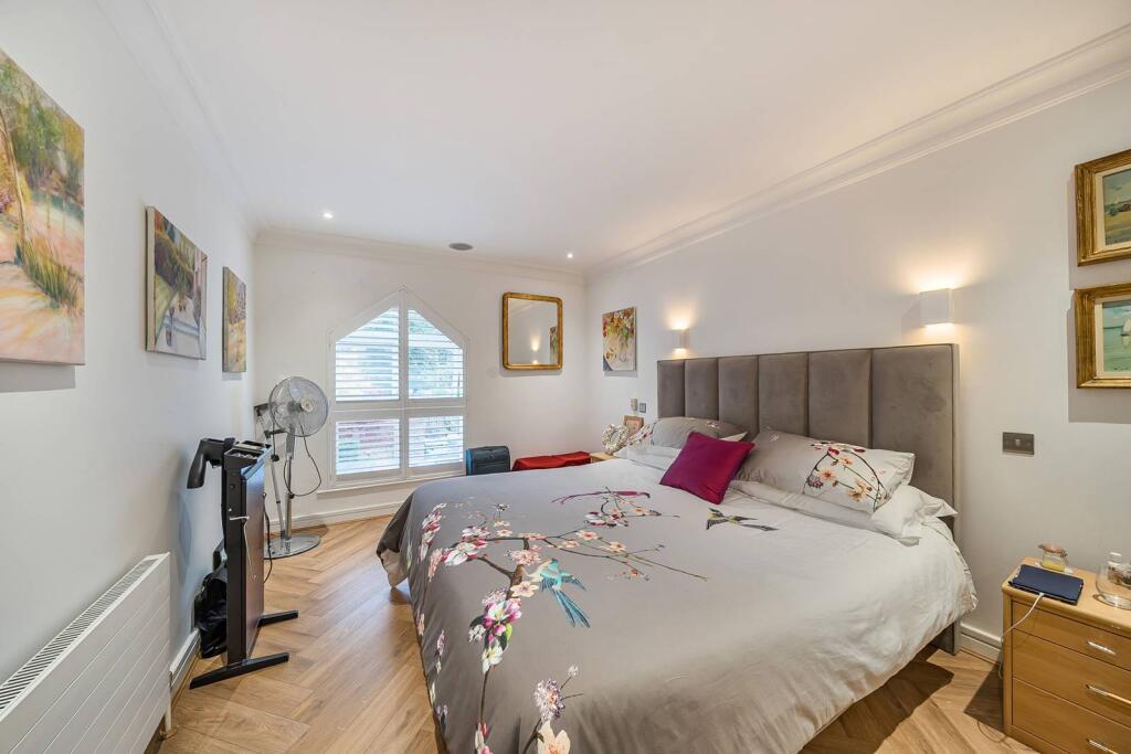 3 bed Detached for rent in London. From Foxtons - Temple Fortune