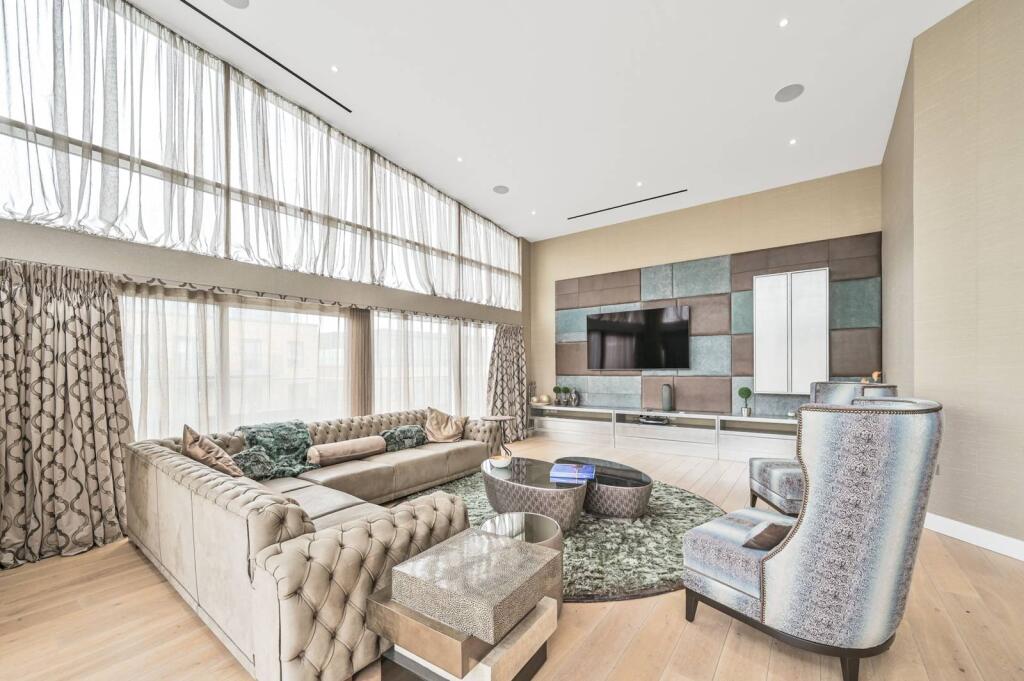 5 bed Penthouse for rent in London. From Foxtons - Temple Fortune