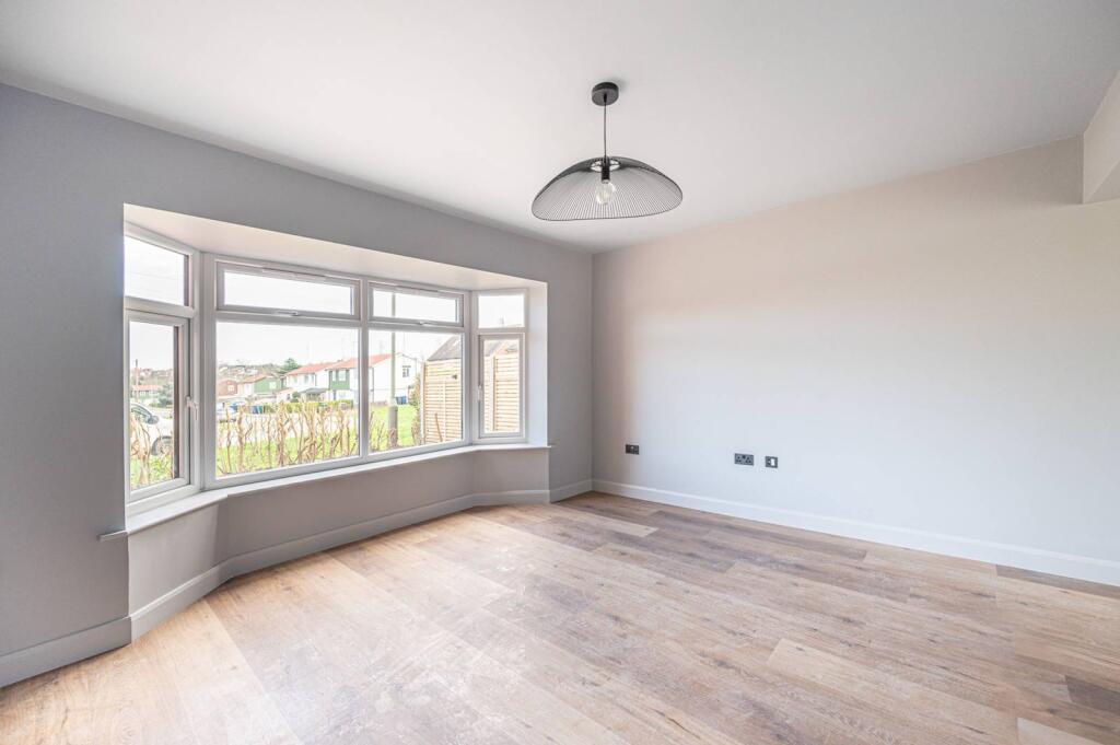 5 bed Mid Terraced House for rent in London. From Foxtons - Temple Fortune