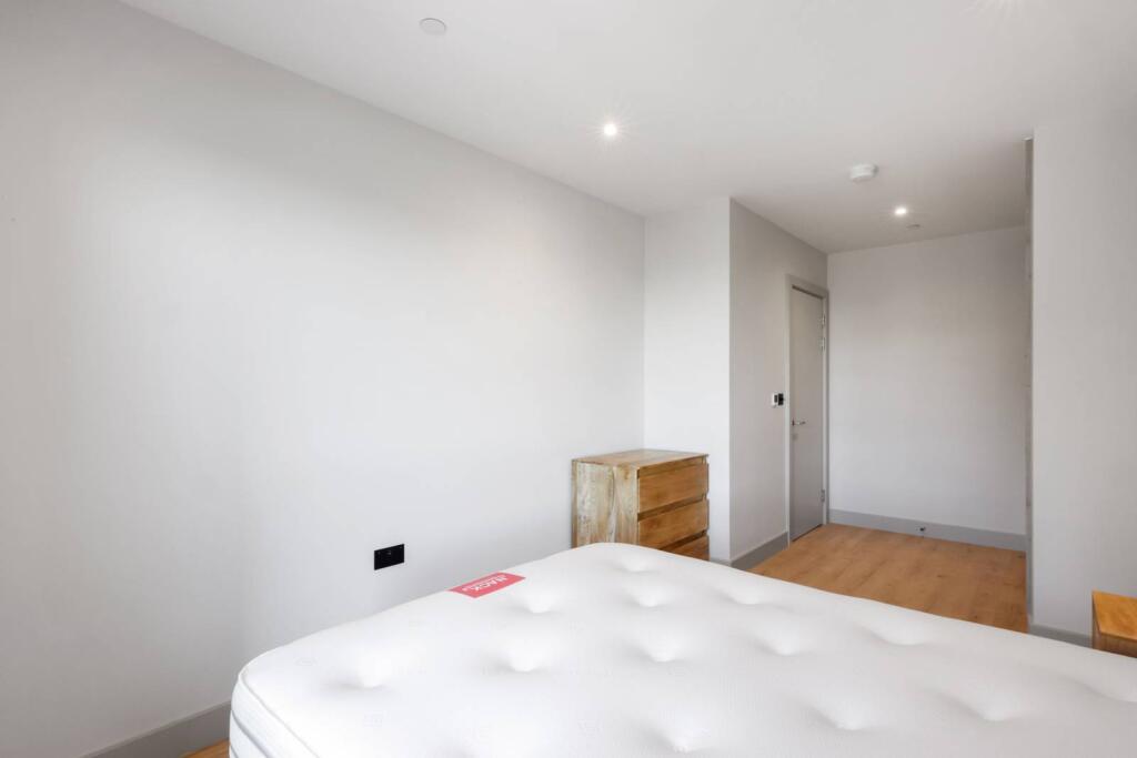 1 bed 1st Floor Flat for rent in . From Foxtons - Temple Fortune