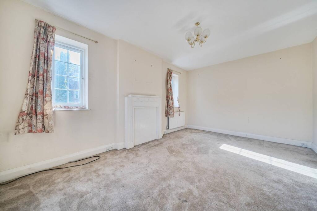 3 bed 1st Floor Flat for rent in London. From Foxtons - Temple Fortune