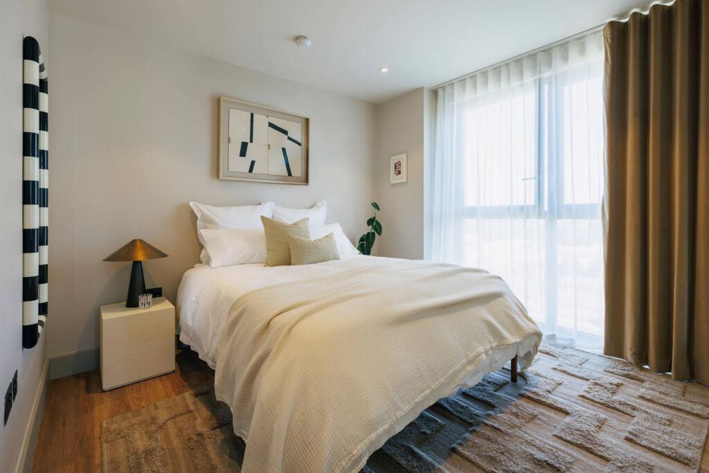 3 bed 1st Floor Flat for rent in . From Foxtons - Temple Fortune