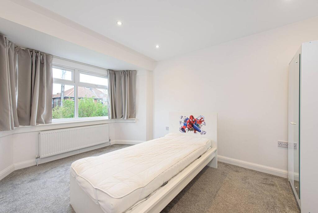 4 bed 1st Floor Flat for rent in London. From Foxtons - Temple Fortune 4 bed 1st Floor Flat for rent in London. From Foxtons - Temple Fortune