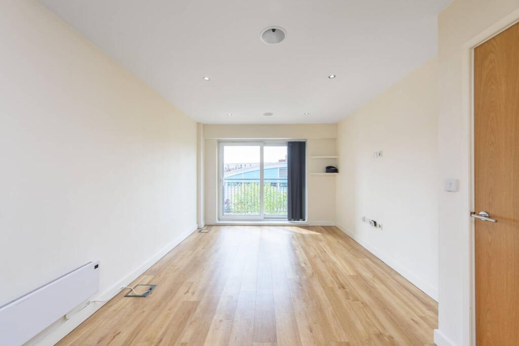 2 bed 1st Floor Flat for rent in Hendon. From Foxtons - Temple Fortune