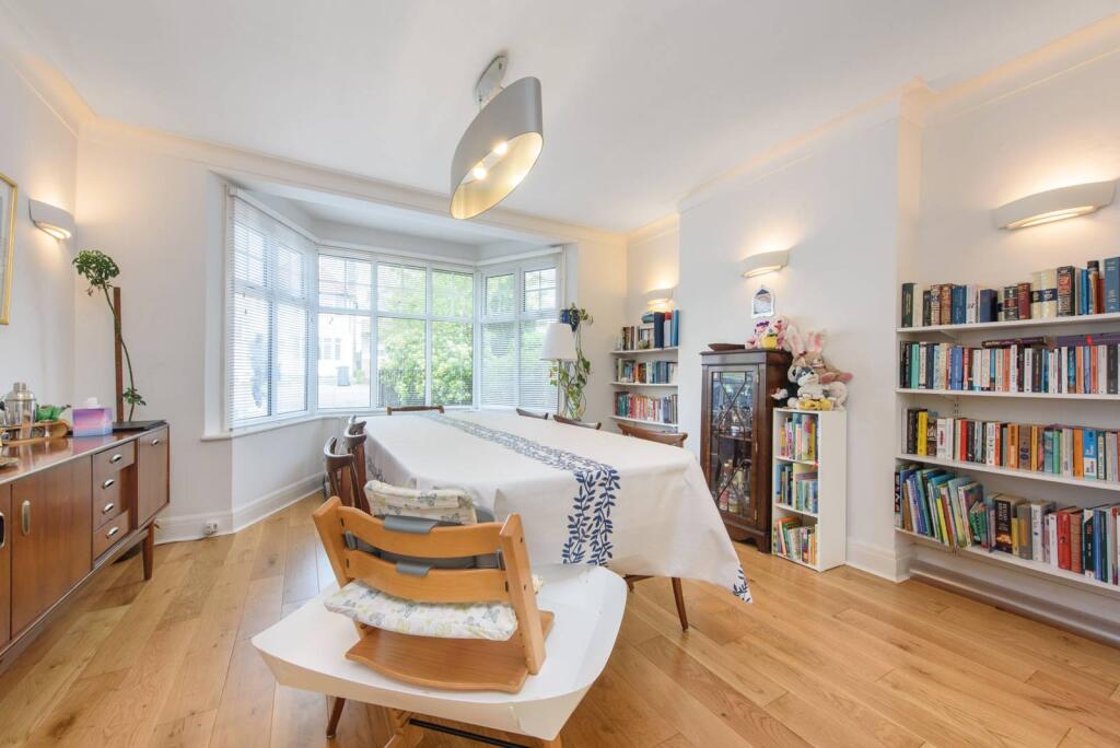 3 bed Detached for rent in Hendon. From Foxtons - Temple Fortune 3 bed Detached for rent in Hendon. From Foxtons - Temple Fortune