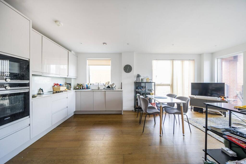 2 bed 1st Floor Flat for rent in Hendon. From Foxtons - Temple Fortune