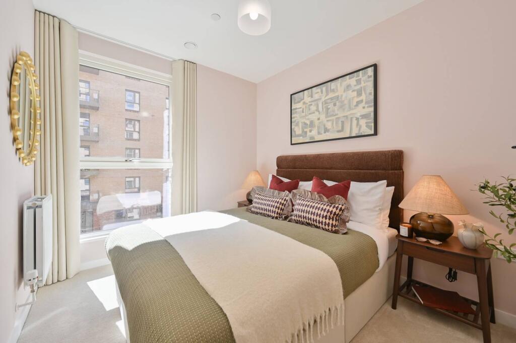 3 bed 1st Floor Flat for rent in Hendon. From Foxtons - Temple Fortune