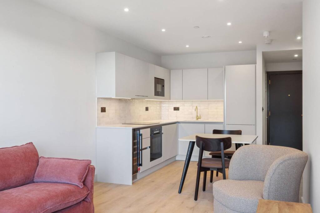 2 bed 1st Floor Flat for rent in . From Foxtons - Temple Fortune