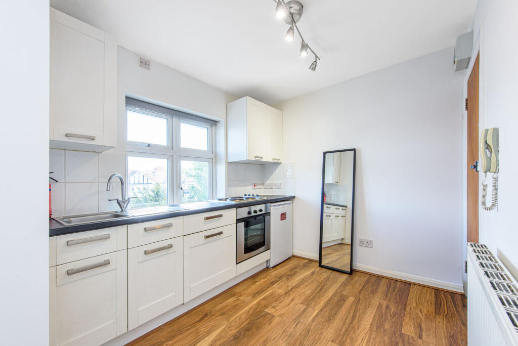 4 bed Studio for rent in London. From Foxtons - Temple Fortune