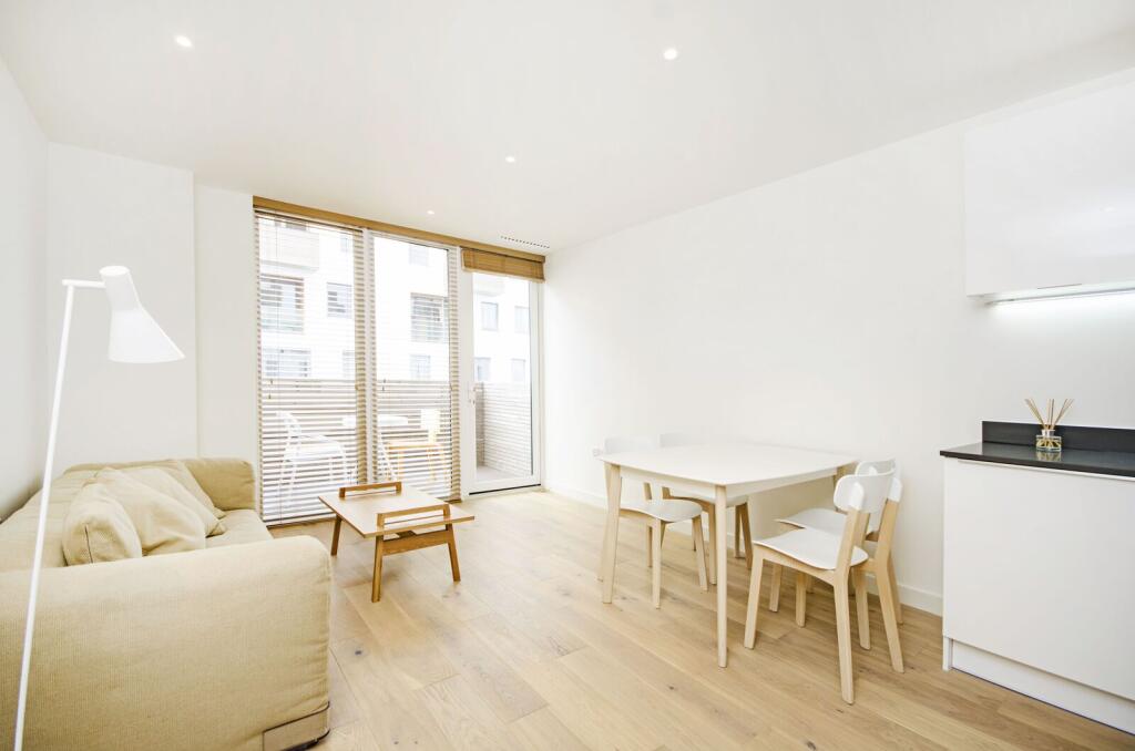1 bed 1st Floor Flat for rent in London. From Foxtons - Temple Fortune