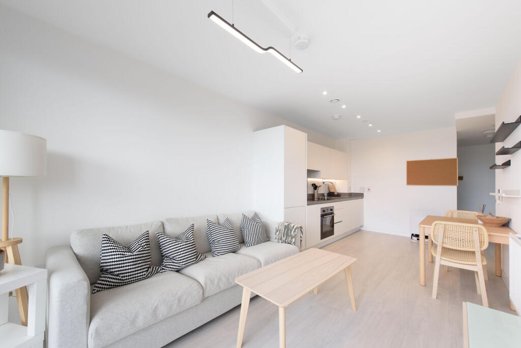 1 bed 1st Floor Flat for rent in . From Foxtons - Temple Fortune