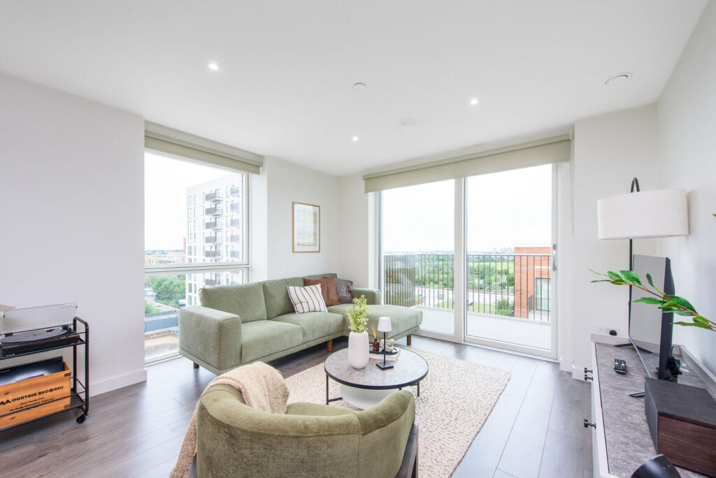3 bed 1st Floor Flat for rent in . From Foxtons - Temple Fortune