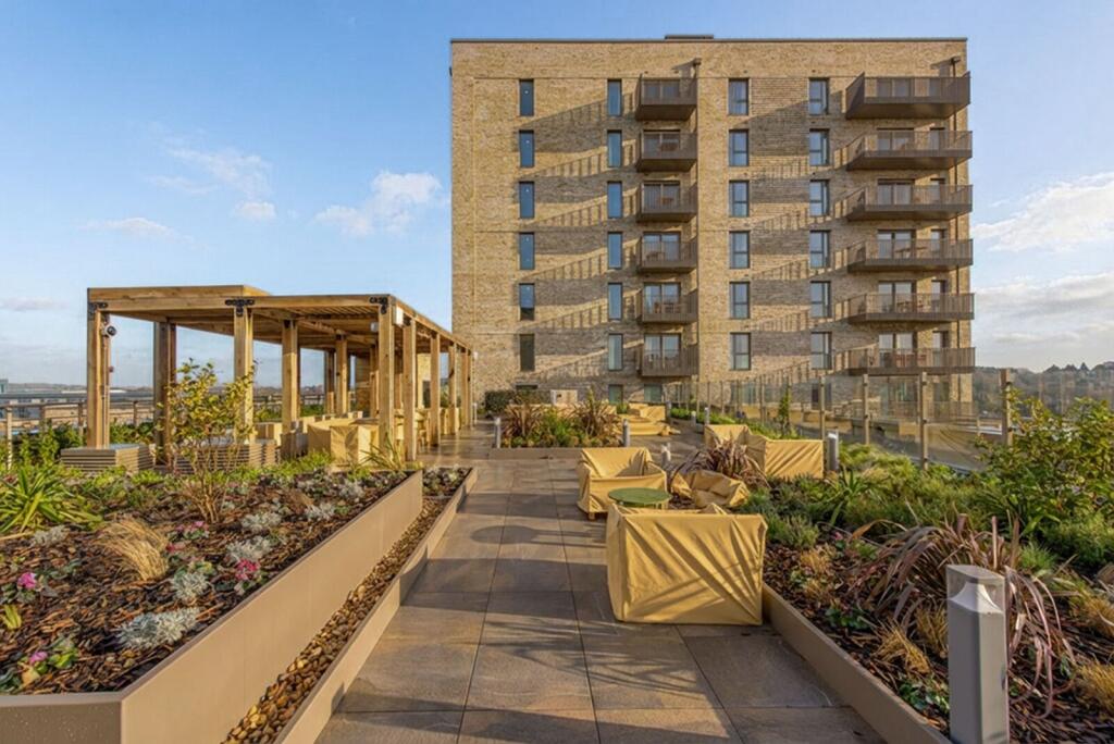 4 bed Studio for rent in Hendon. From Foxtons - Temple Fortune