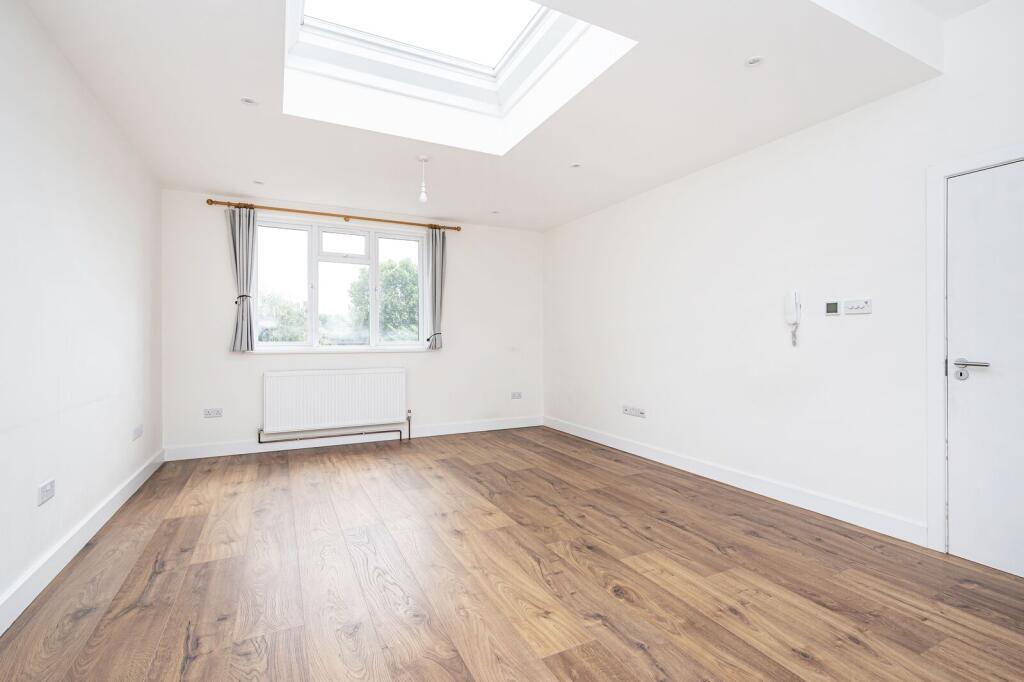 1 bed 1st Floor Flat for rent in Hendon. From Foxtons - Temple Fortune