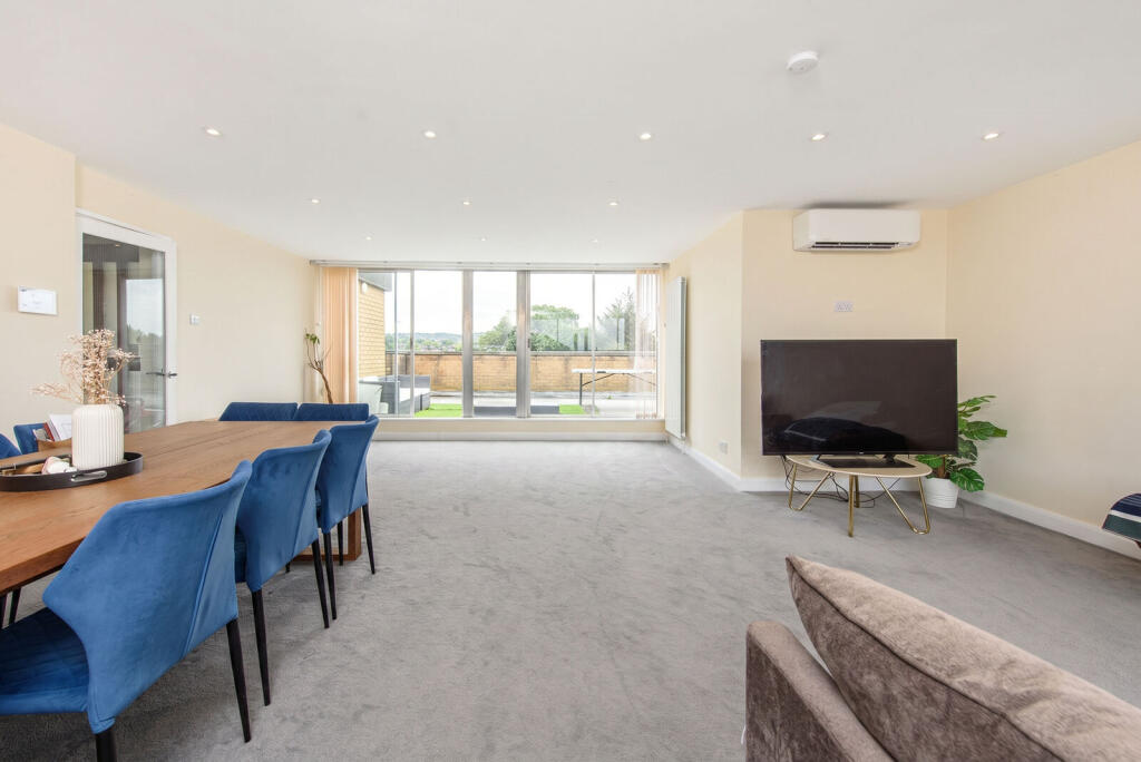 4 bed Penthouse for rent in Hendon. From Foxtons - Temple Fortune