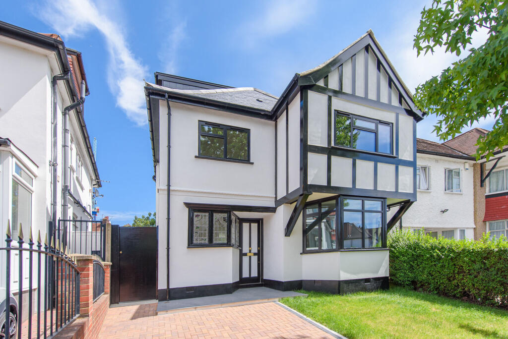 4 bed Detached for rent in Hendon. From Foxtons - Temple Fortune