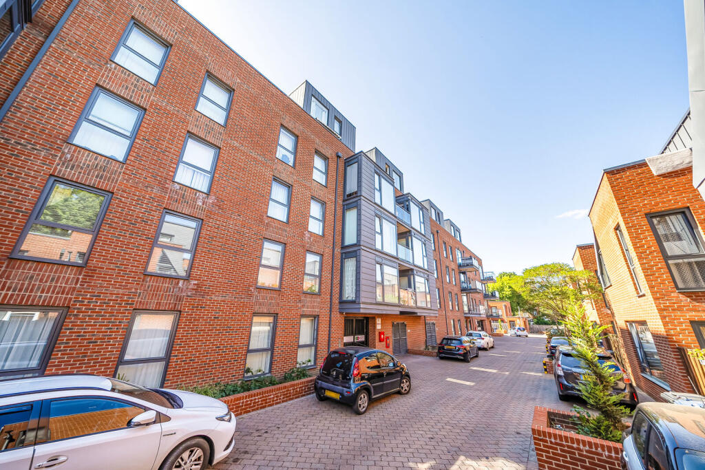 2 bed 1st Floor Flat for rent in Hendon. From Foxtons - Temple Fortune 2 bed 1st Floor Flat for rent in Hendon. From Foxtons - Temple Fortune