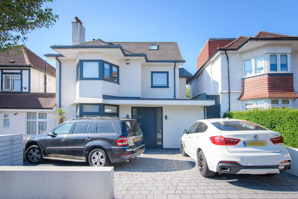 4 bed Detached for rent in London. From Foxtons - Temple Fortune