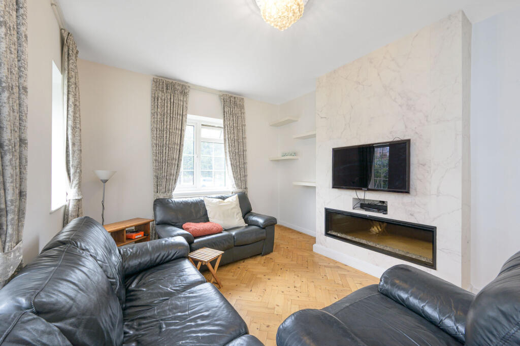2 bed 1st Floor Flat for rent in Hendon. From Foxtons - Temple Fortune