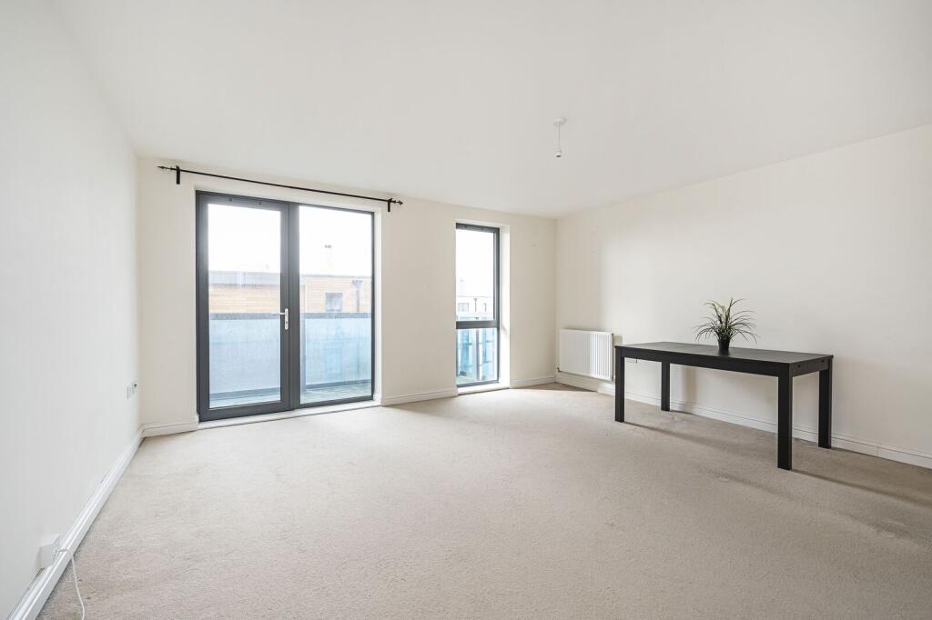 3 bed 1st Floor Flat for rent in Hendon. From Foxtons - Temple Fortune