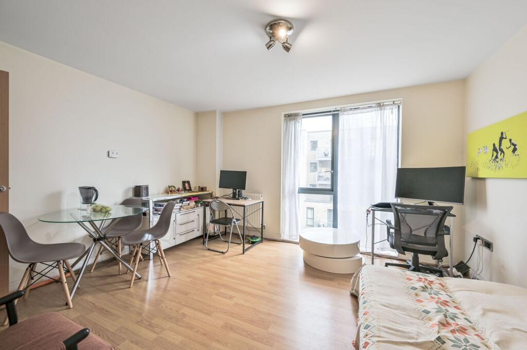 1 bed 1st Floor Flat for rent in London. From Foxtons - Temple Fortune