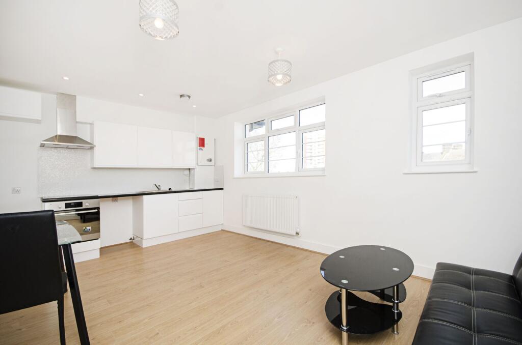 1 bed 1st Floor Flat for rent in London. From Foxtons - Temple Fortune