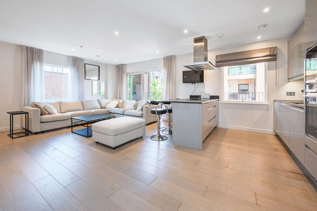 3 bed 1st Floor Flat for rent in Hendon. From Foxtons - Temple Fortune