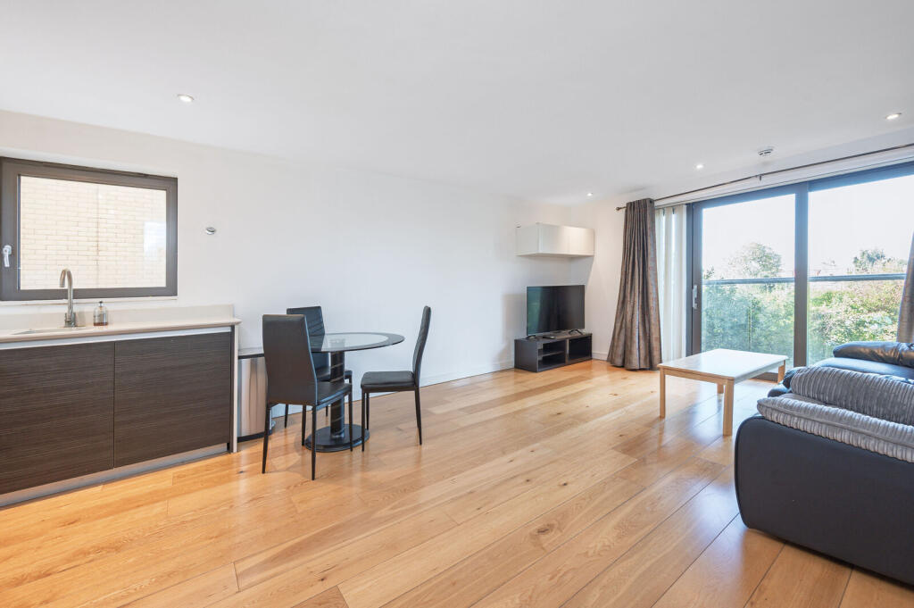 2 bed 1st Floor Flat for rent in Willesden. From Foxtons - Temple Fortune