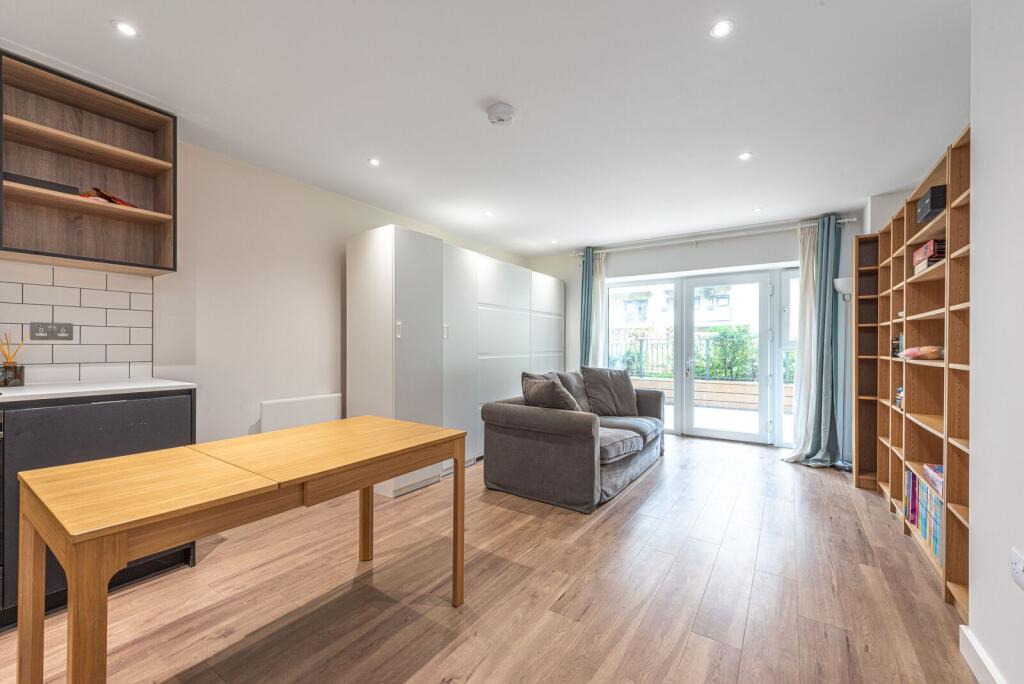 1 bed 1st Floor Flat for rent in London. From Foxtons - Temple Fortune