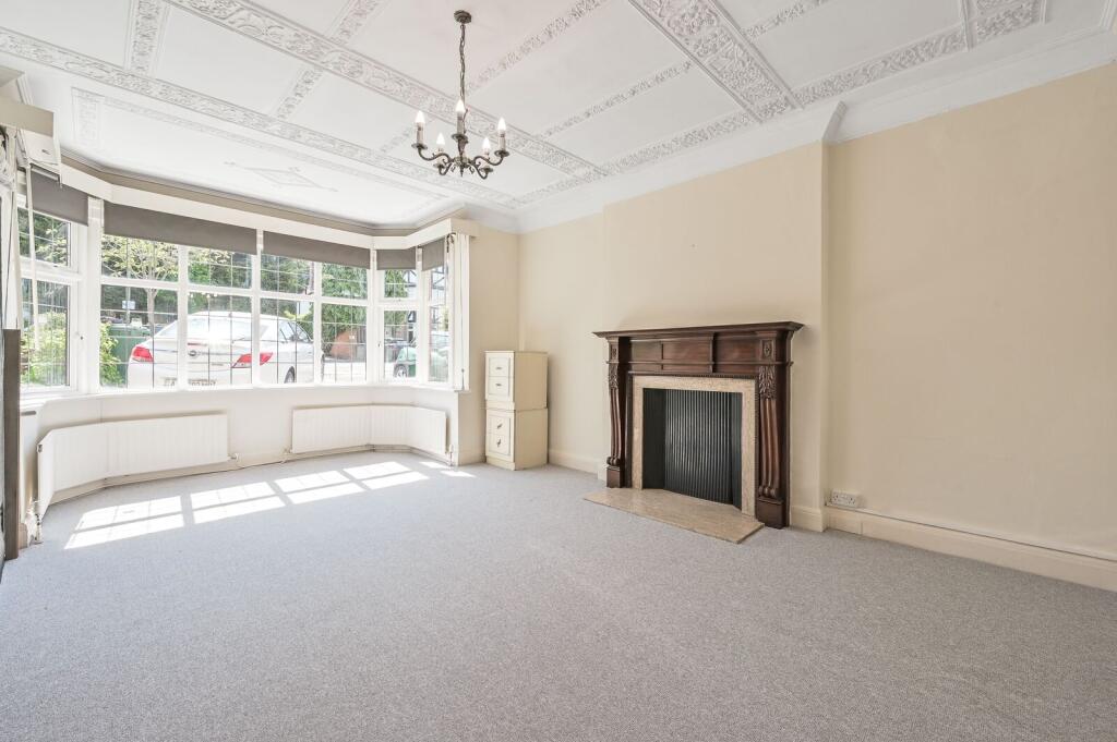4 bed 1st Floor Flat for rent in Hendon. From Foxtons - Temple Fortune 4 bed 1st Floor Flat for rent in Hendon. From Foxtons - Temple Fortune