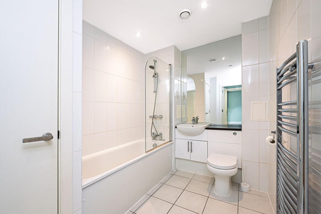 1 bed 1st Floor Flat for rent in London. From Foxtons - Temple Fortune