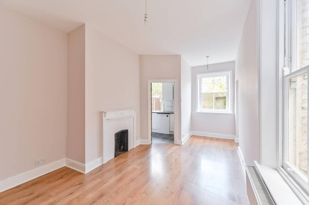 1 bed 1st Floor Flat for rent in London. From Foxtons - Vauxhall