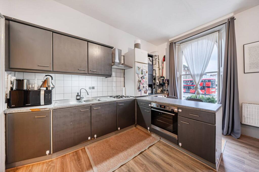1 bed 1st Floor Flat for rent in London. From Foxtons - Vauxhall