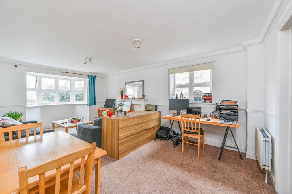 2 bed 1st Floor Flat for rent in London. From Foxtons - Vauxhall