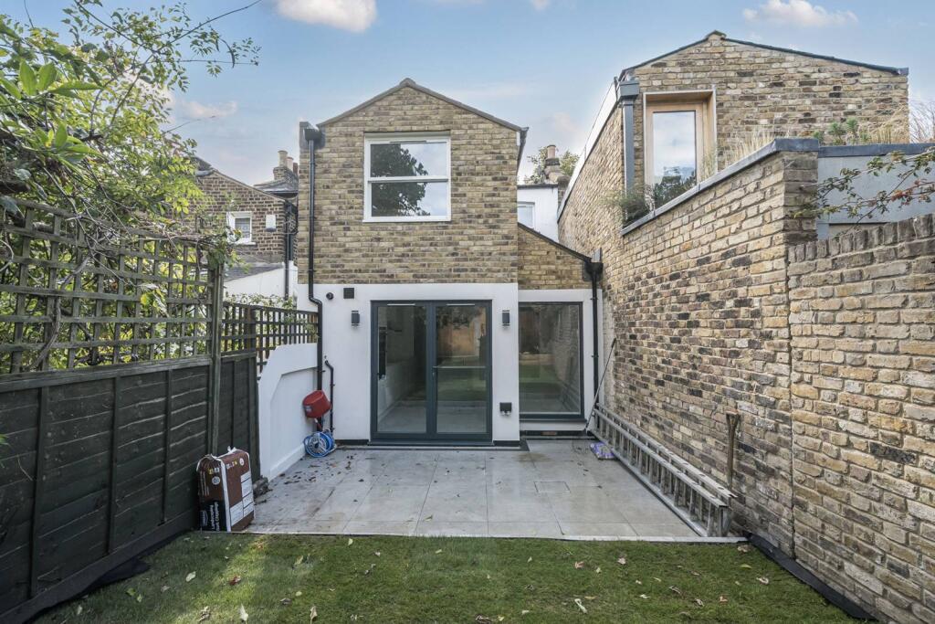 3 bed Detached for rent in London. From Foxtons - Vauxhall