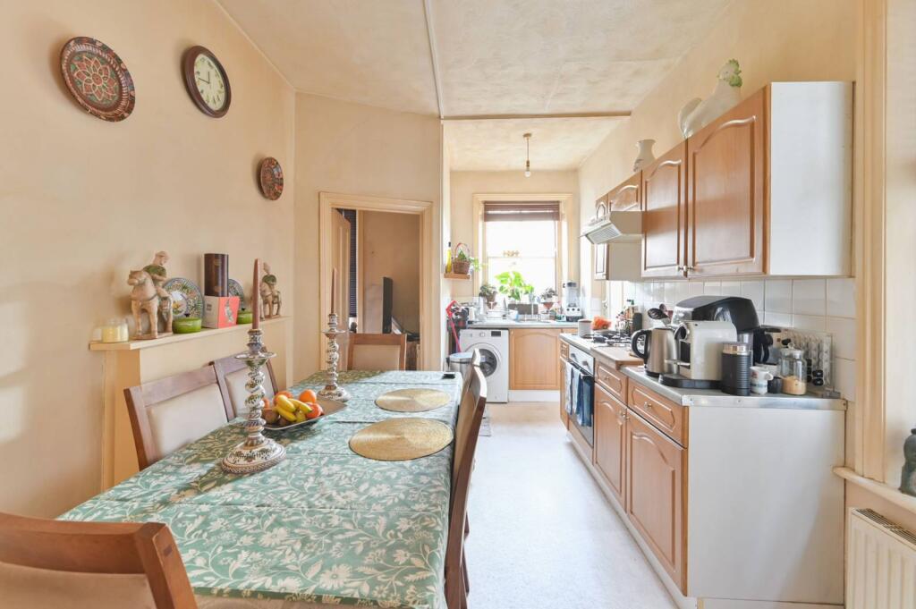 2 bed 1st Floor Flat for rent in London. From Foxtons - Vauxhall