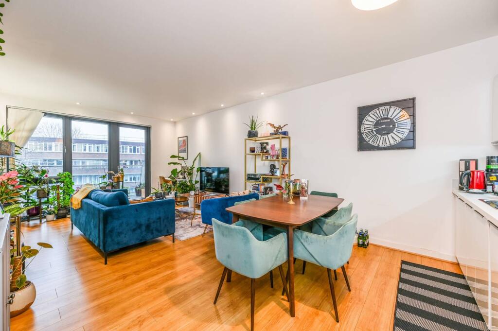 2 bed 1st Floor Flat for rent in London. From Foxtons - Vauxhall 2 bed 1st Floor Flat for rent in London. From Foxtons - Vauxhall