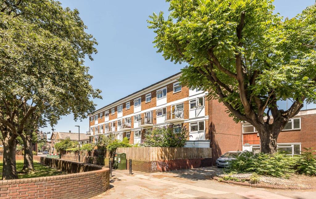 3 bed 1st Floor Flat for rent in London. From Foxtons - Vauxhall