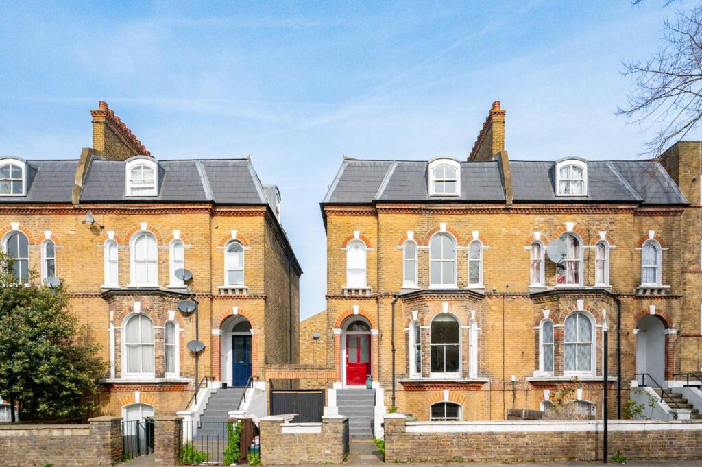 3 bed 1st Floor Flat for rent in London. From Foxtons - Vauxhall