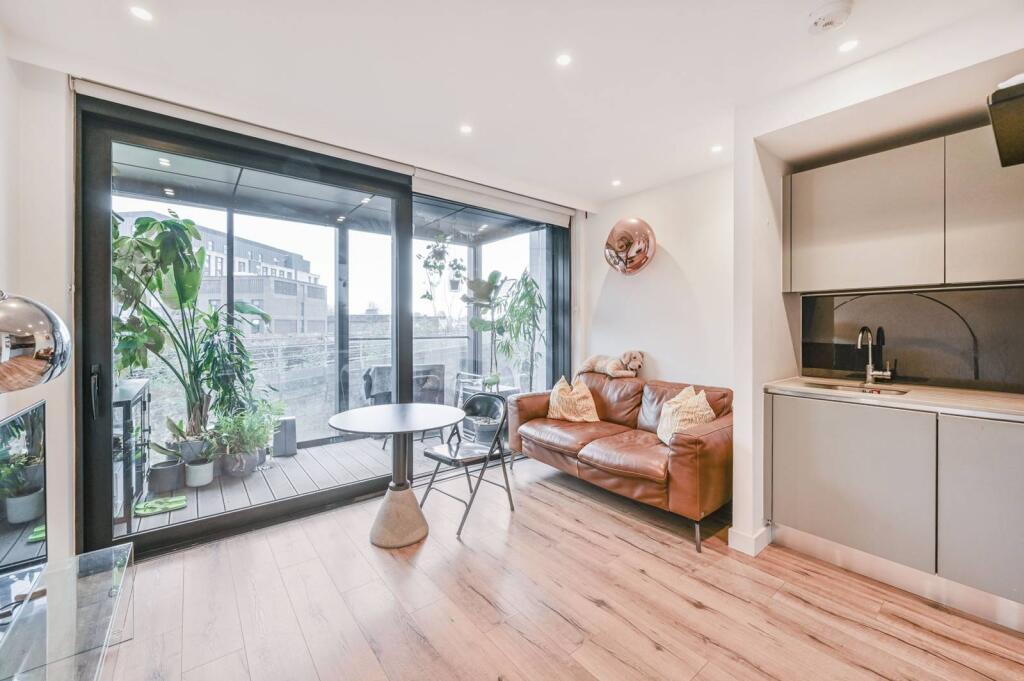 0 bed Studio for rent in London. From Foxtons - Vauxhall