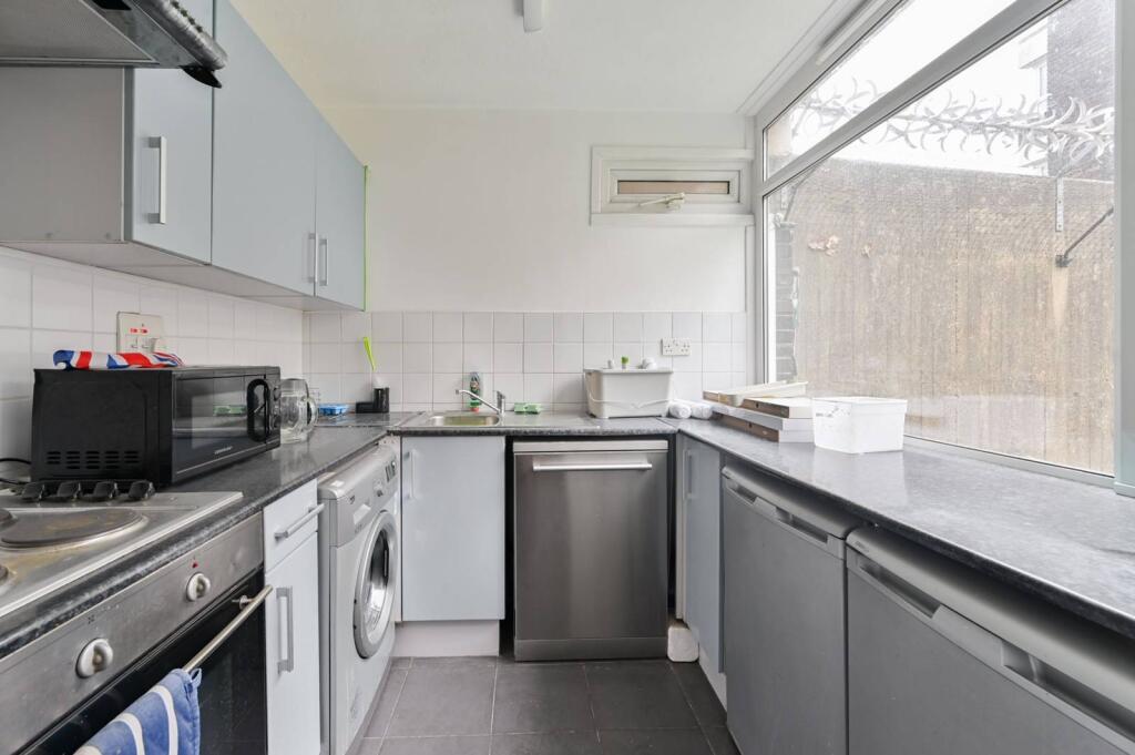 1 bed 1st Floor Flat for rent in Camberwell. From Foxtons - Vauxhall