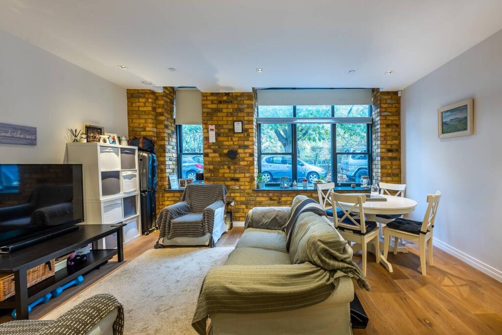 1 bed 1st Floor Flat for rent in London. From Foxtons - Vauxhall