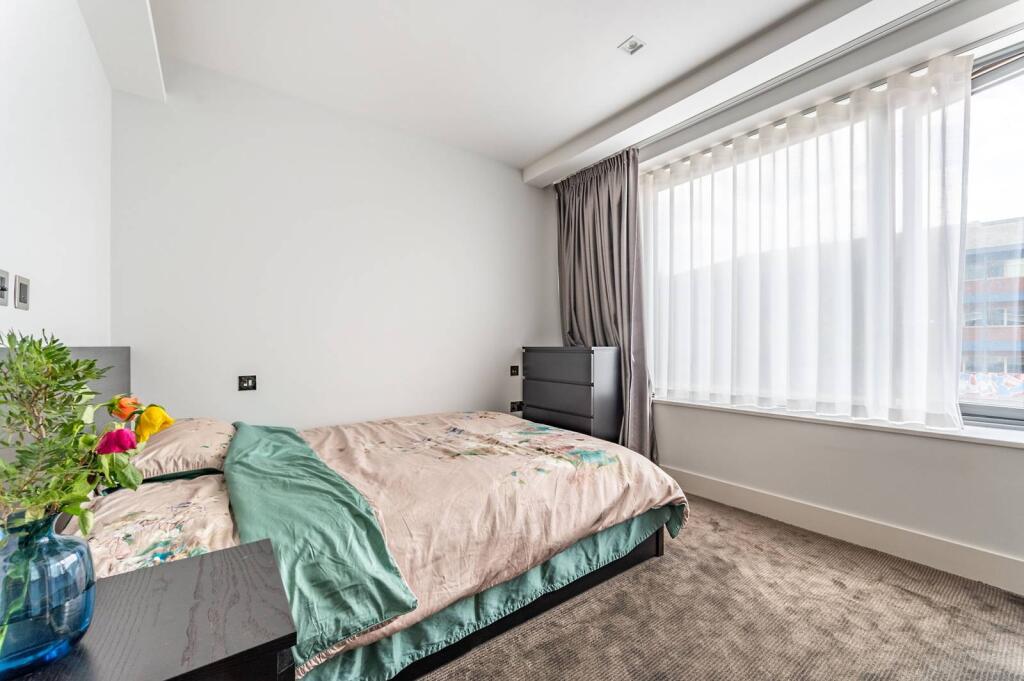 1 bed 1st Floor Flat for rent in London. From Foxtons - Vauxhall