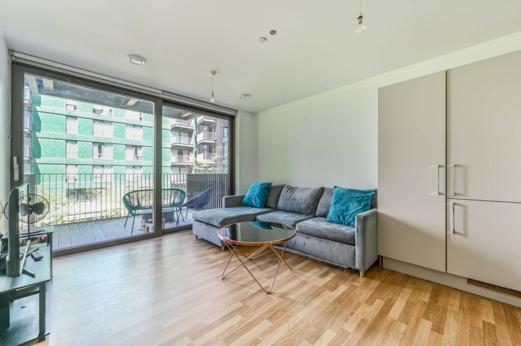 1 bed 1st Floor Flat for rent in London. From Foxtons - Vauxhall