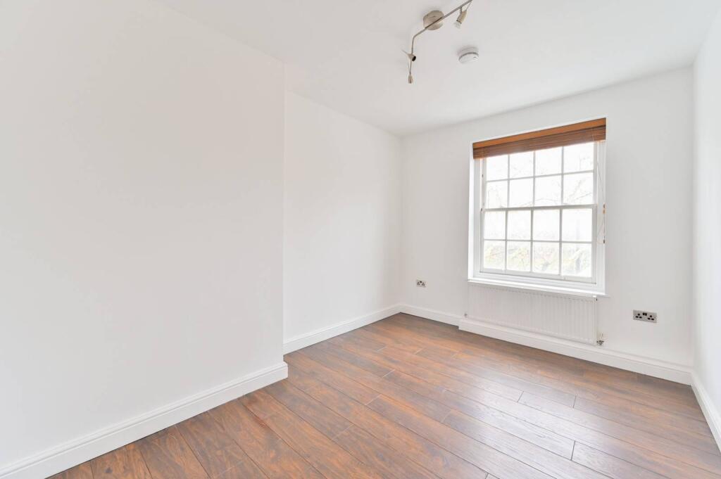 3 bed 1st Floor Flat for rent in London. From Foxtons - Vauxhall
