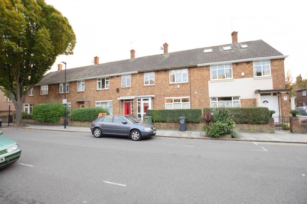 1 bed Mid Terraced House for rent in Clapham. From Foxtons - Vauxhall