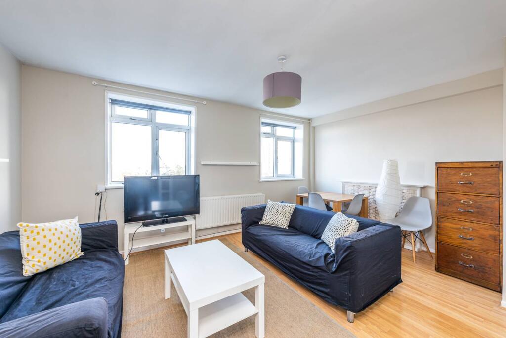 3 bed 1st Floor Flat for rent in Clapham. From Foxtons - Vauxhall