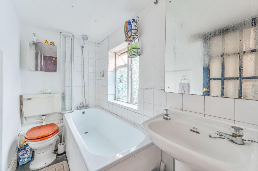 1 bed 1st Floor Flat for rent in London. From Foxtons - Vauxhall