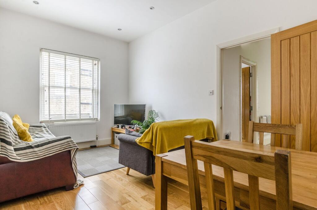 2 bed 1st Floor Flat for rent in London. From Foxtons - Vauxhall