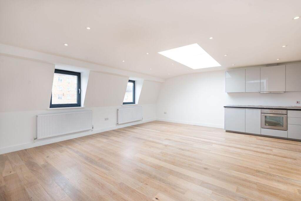 2 bed 1st Floor Flat for rent in London. From Foxtons - Vauxhall